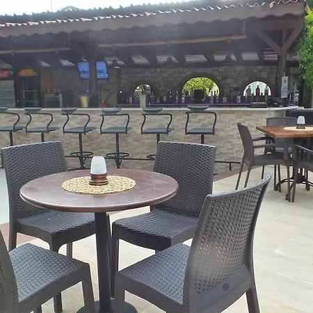 尤鲁酒店 2* 厄吕代尼兹
